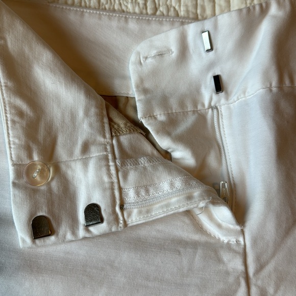 Ann Taylor signature white shorts - Picture 3 of 5